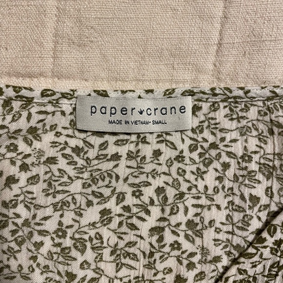 Green and Beige Floral V-Neck Puff Sleeve Top Paper Crane Size XS EUC - Picture 6 of 10